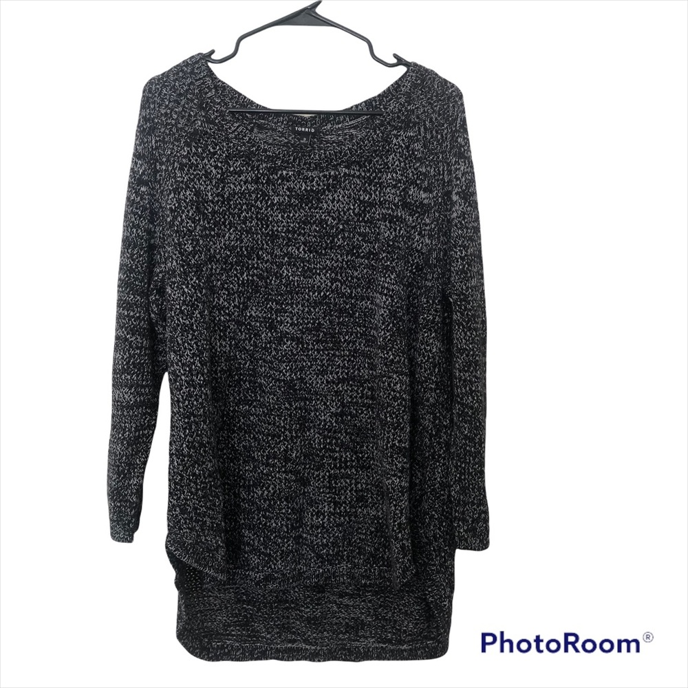 *SOLD* Torrid Plus Size Tunic Style Sweater Black and White/Gray - Size 3X